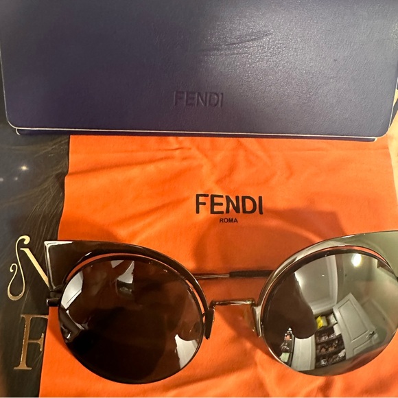 Fendi cat eye sunglasses - Picture 5 of 6